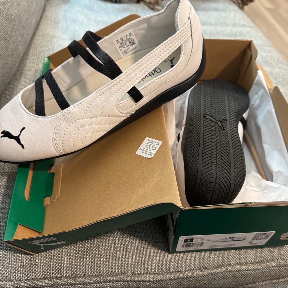 Puma White and Black Athletic Shoes. Size 9 - Picture 2 of 2